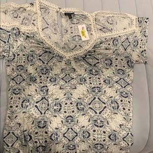 Jessica Simpson summer T-shirt blouse.